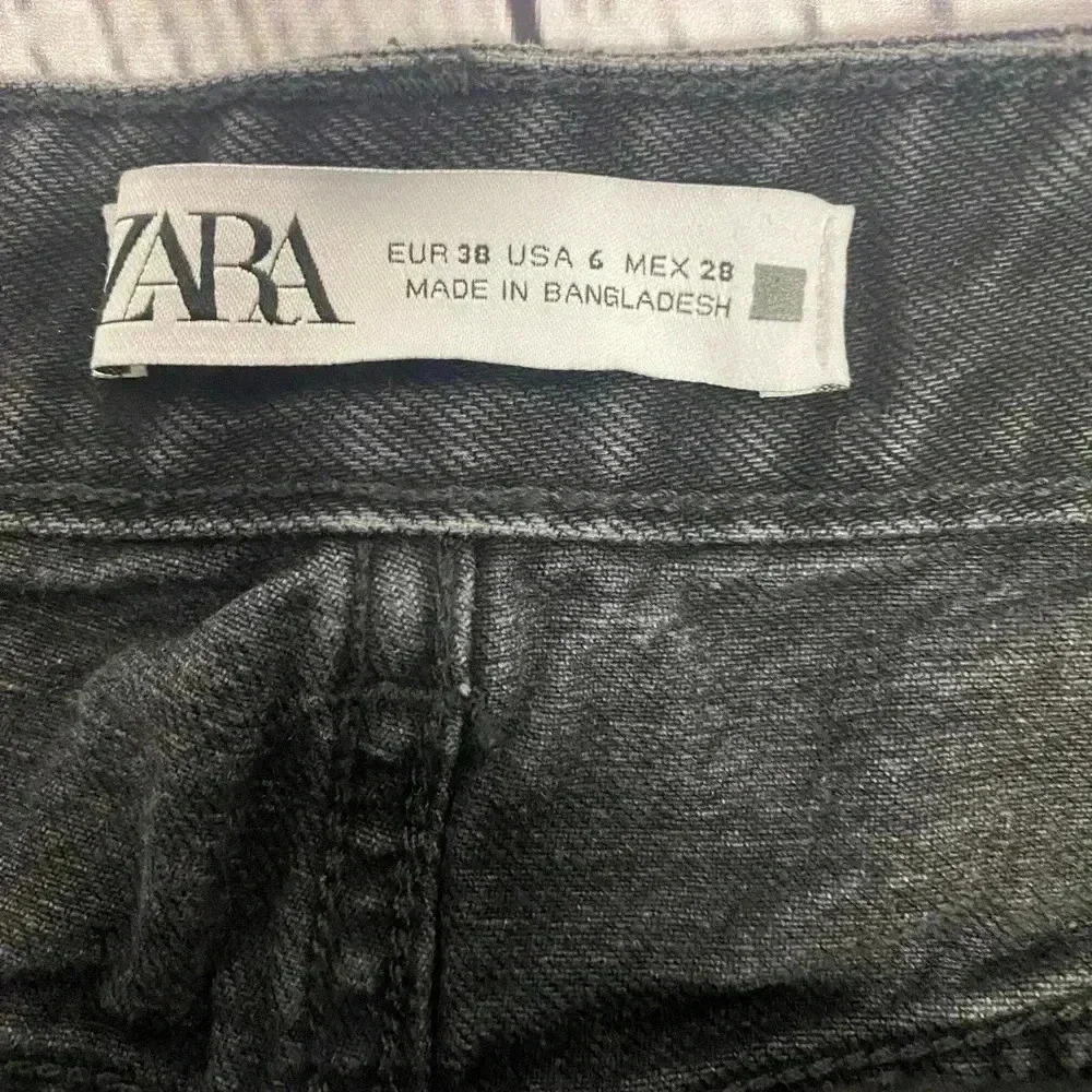 Zara short black distressed jean short‎ women’s size 6 - Picture 7 of 8